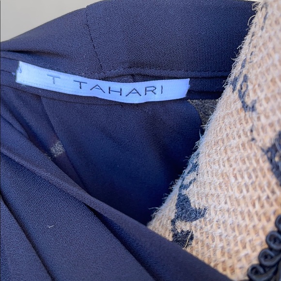 Tahari top - Picture 9 of 9